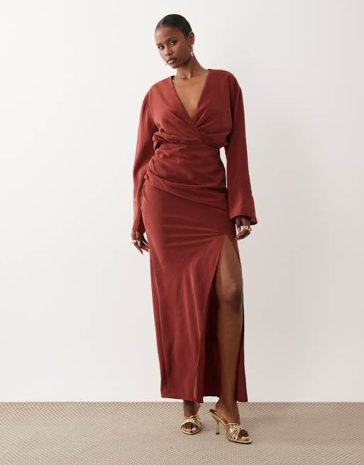 ASOS DESIGN - Diepuitgesneden maxi jurk met brede manchetten en zijsplit in rood, 4 van 4