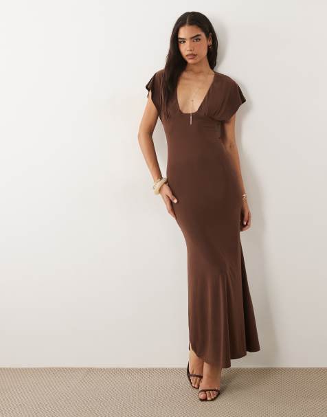 ASOS DESIGN - Diepuitgesneden maxi jurk van gladde stof in bruin - view 1