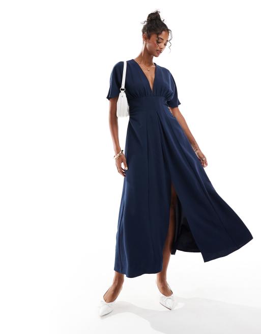 ASOS DESIGN - Diepuitgesneden midi jurk met uitlopende mouwen in denim met wassing