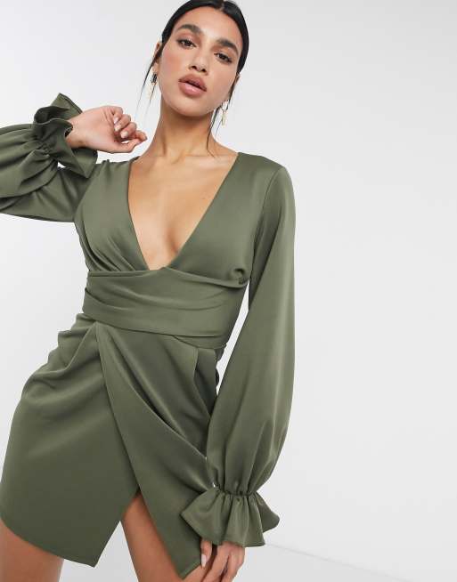 ASOS DESIGN - Diepuitgesneden mini-jurk met overslag en uitlopende mouwen in kaki