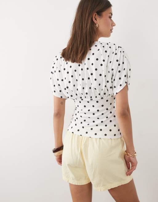 ASOS DESIGN - Diepuitgesneden top met ingenomen taille en stippen in stone, 2 van 4