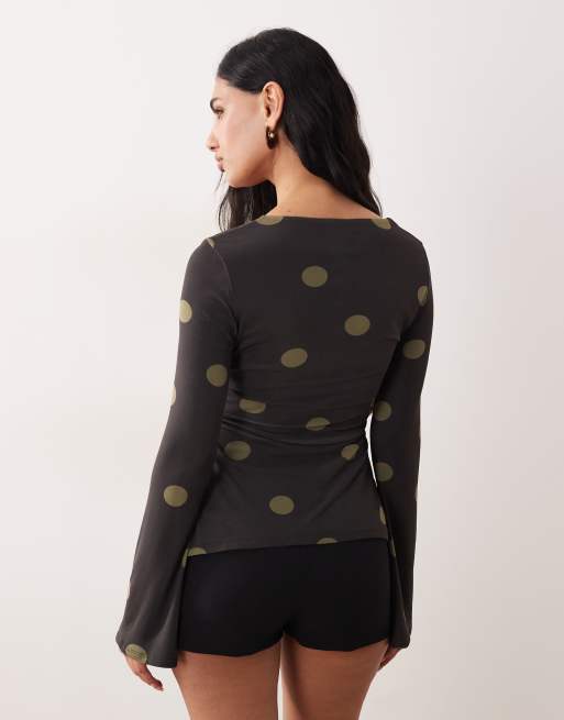 ASOS DESIGN - Diepuitgesneden top van mesh met uitlopende mouwen en stippen, 4 van 4