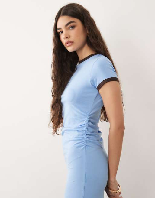 ASOS DESIGN – Dimblå t-shirtklänning i midilängd med kontrastfärgad kantrand, 2 av 4