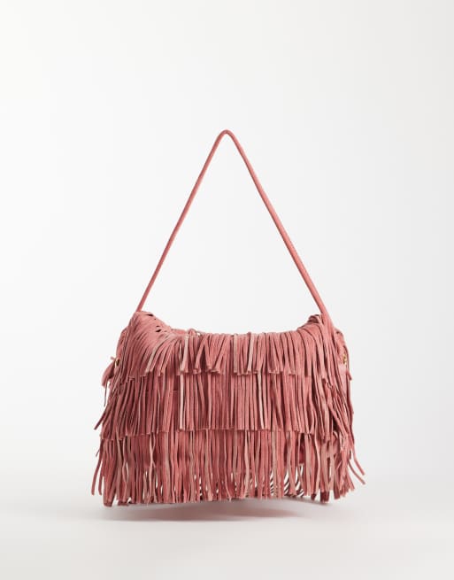 ASOS DESIGN – Dimrosa kuvertväska i mocka med fransar och avtagbar axelrem, 1 av 4