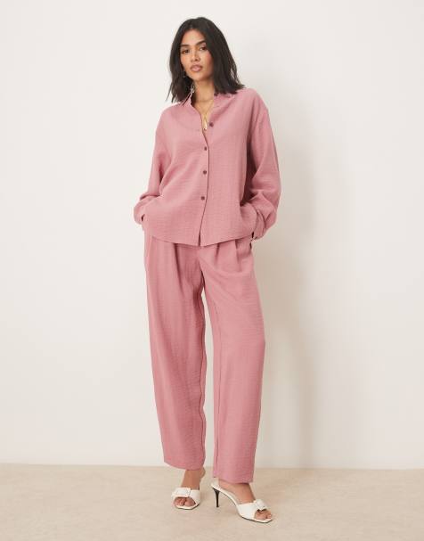 ASOS DESIGN – Dimrosa set med topp med bar rygg och avsmalnande byxor med slejfdetalj - view 1