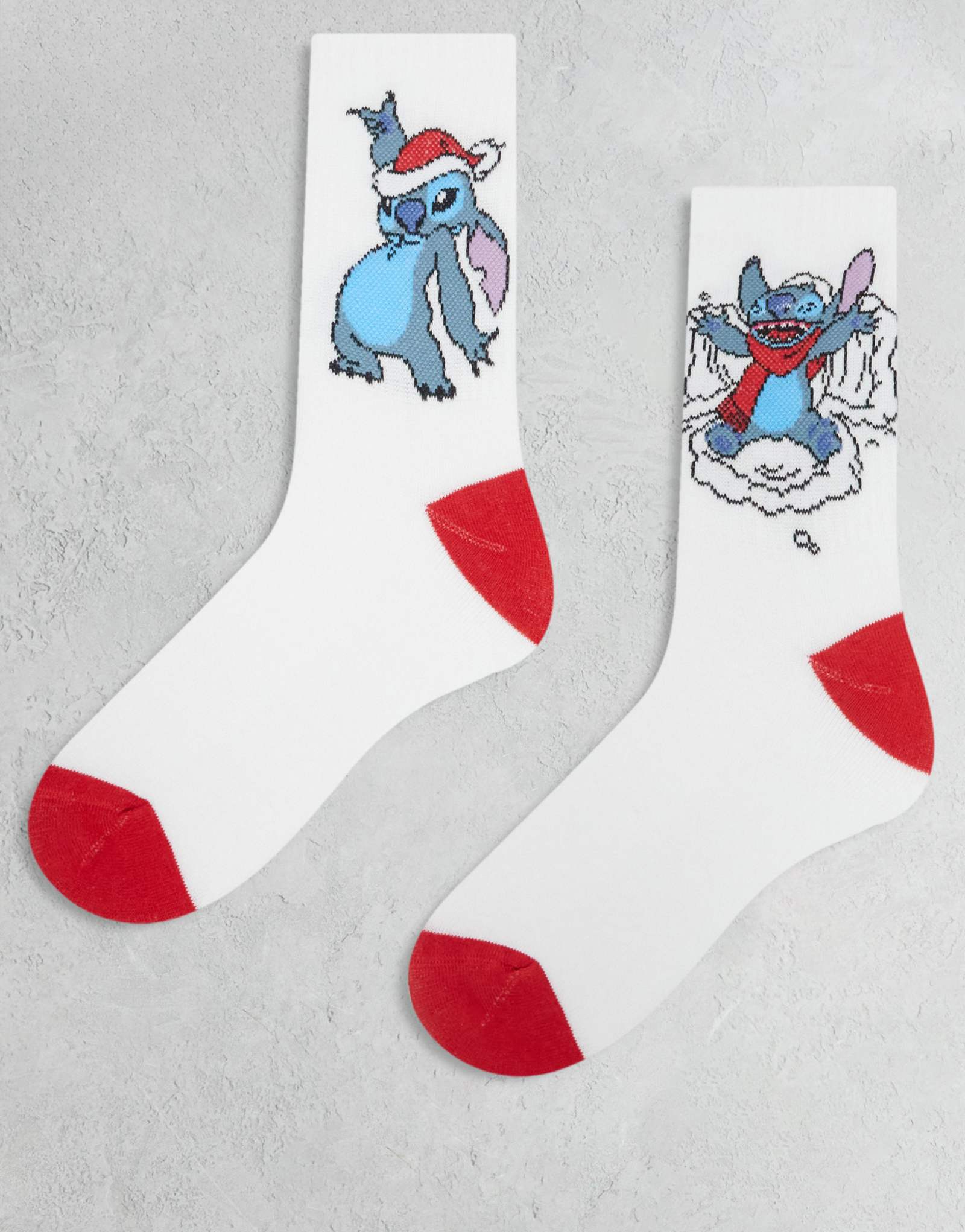 Носки ASOS DESIGN Disney из 2-х упаковок с рисунком Рождественской вышивки белого цвета