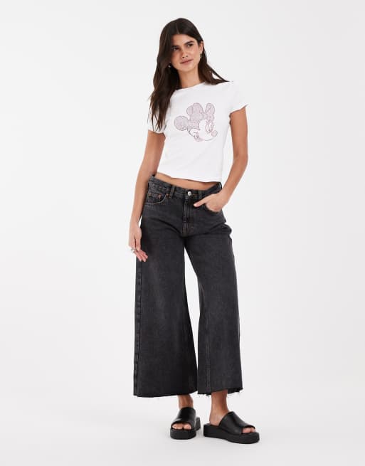ASOS DESIGN Disney baby tee avec ornements strass Minnie Mouse en blanc, 2 de 4