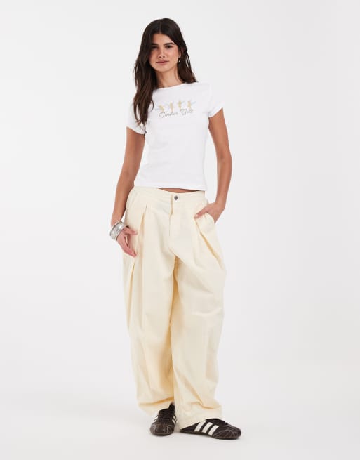 ASOS DESIGN Disney baby tee imprimé Tinkerbell en blanc, 3 de 4