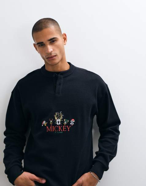 ASOS DESIGN Disney boxy oversized waffle henley med Christmas Mickey Mouse-print i Asphalt - view 1