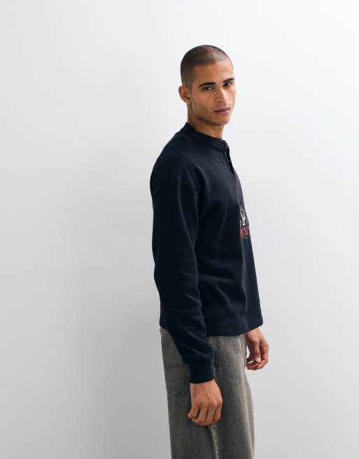 ASOS DESIGN Disney boxy oversized waffle henley with Christmas Mickey Mouse print in Asphalt, 2 of 5