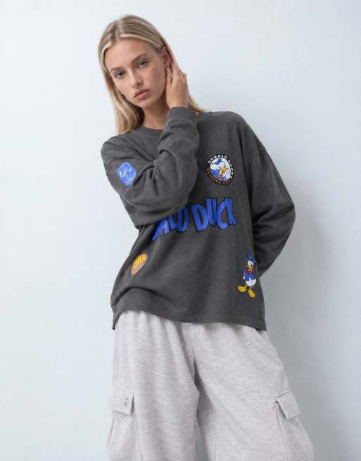 ASOS DESIGN Disney camiseta de manga larga extragrande con estampado de Donald Duck en negro, 7 de 10