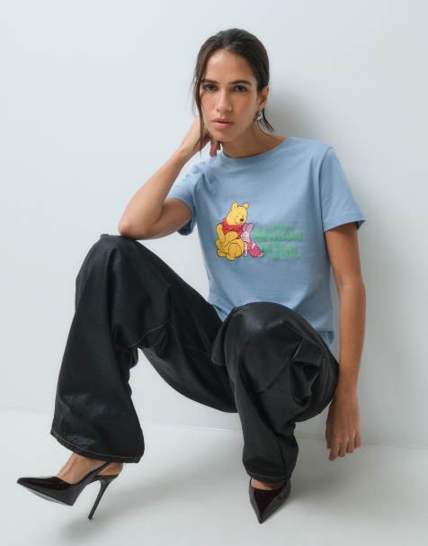 ASOS DESIGN Disney camiseta holgada con estampado de Winnie the Pooh en azul empolvado - view 1
