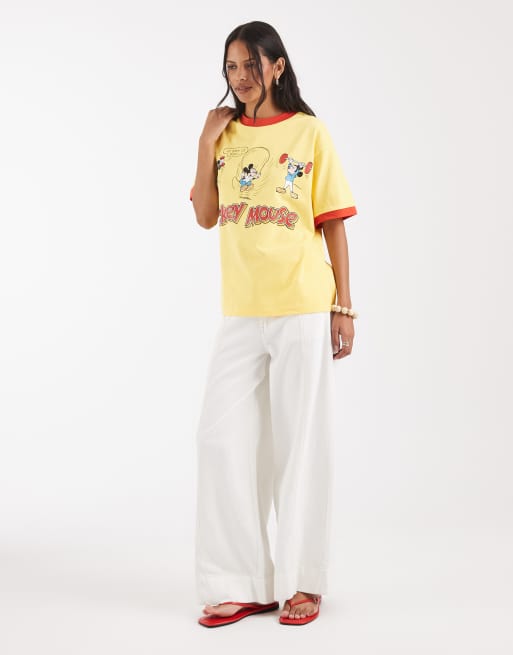 ASOS DESIGN Disney camiseta ringer extragrande con estampado de Mickey Mouse haciendo ejercicio en amarillo, 2 de 4