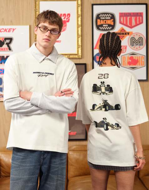 ASOS DESIGN – Disney – Gräddvit t-shirt i oversize med v-ringning och Musse Pigg-tryck - view 1