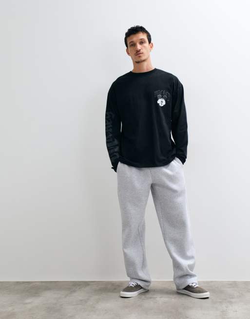 ASOS DESIGN Disney Halloween Oversize-T-Shirt mit langen Ärmeln und Mickey-Print in Schwarz, 4 von 5