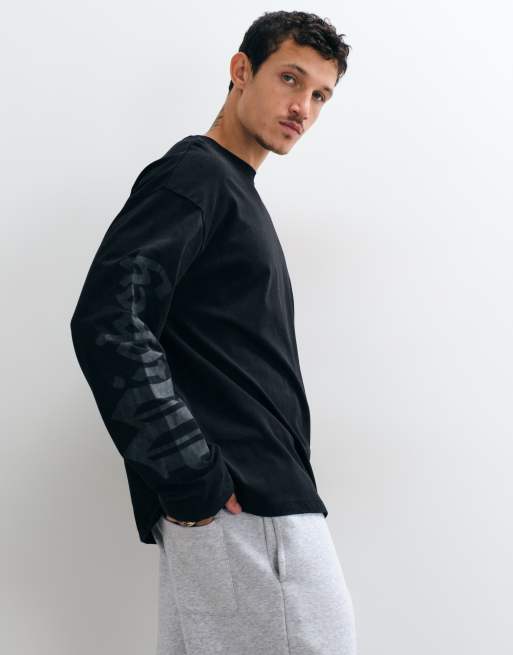 ASOS DESIGN Disney Halloween oversized langærmet T-shirt med Mickey-print i sort, 5 af 5