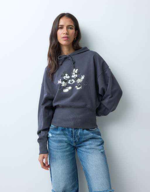 ASOS DESIGN Disney huvtröja med markerad midja och Mickey Mouse-tryck i svart, 3 av 4