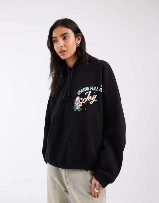 ASOS DESIGN Disney huvtröja med tomte-Musse-tryck i svart, 4 av 4