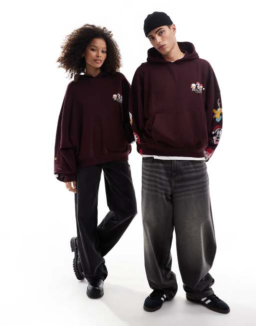 ASOS DESIGN – Disney – Kastiger Oversize-Kapuzenpullover in Braun mit Print mit Micky Maus und Freunden mit Weihnachtsmützen, 2 von 4
