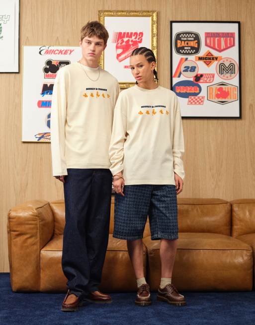 ASOS DESIGN – Disney – Langärmliges Oversize-Shirt in Ecru mit „Racing“- und „Mickey“-Print, 2 von 5