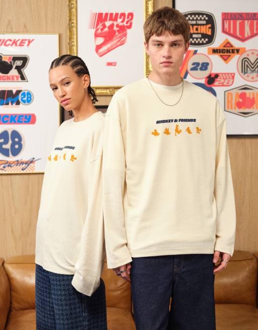 ASOS DESIGN – Disney – Langärmliges Oversize-Shirt in Ecru mit „Racing“- und „Mickey“-Print, 4 von 5