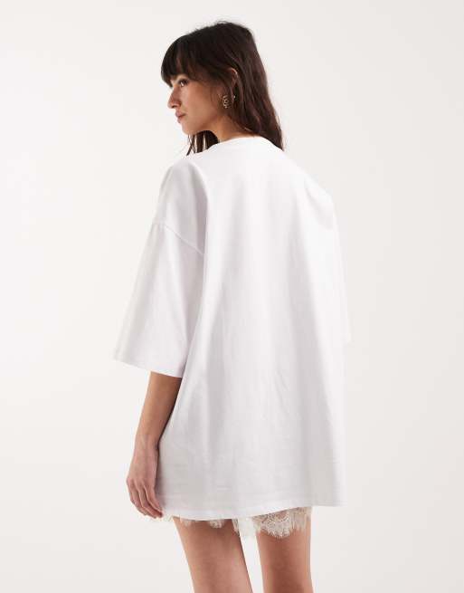 ASOS DESIGN Disney Minnie Mouse oversized t-shirt in white, 2 of 4