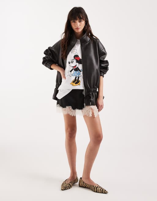 ASOS DESIGN Disney Minnie Mouse oversized t-shirt in white, 3 of 4
