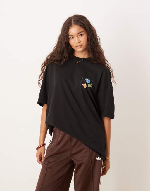 ASOS DESIGN – Disney – Oversize-T-Shirt in Schwarz mit Dornröschen-Print, 3 von 4