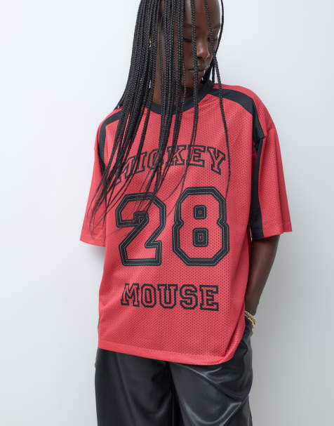 ASOS DESIGN Disney oversized T-shirt i airtex-mesh med Mickey Mouse varsity-print i rød - view 1