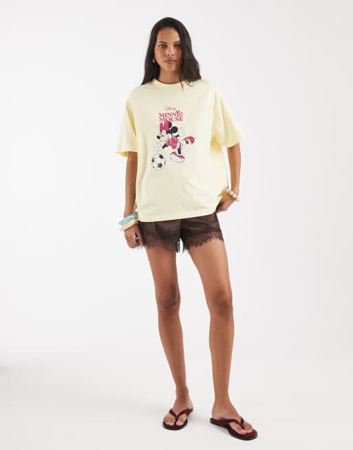 ASOS DESIGN Disney oversized T-shirt Minnie Mouse voetbal in buttermilkgeel, 2 van 4
