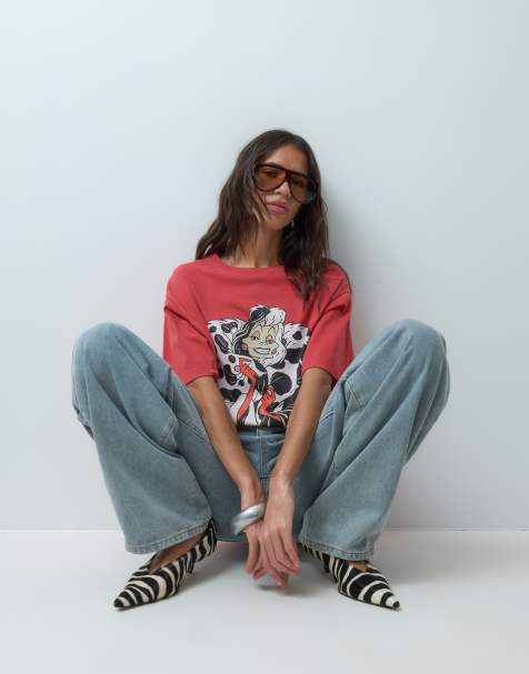 ASOS DESIGN Disney oversized t-shirt with Cruella print in red