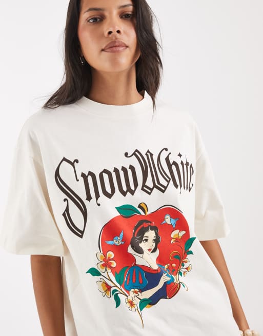 ASOS DESIGN Disney oversized t-shirt with Snow White puff print in white, 2 of 4