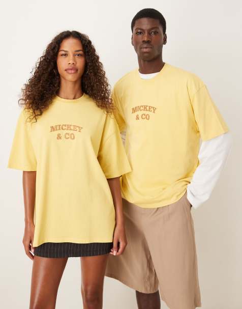 ASOS DESIGN - Disney - Oversized unisex T-shirt met 'Mickey Mouse and Friends'-westernprint in geel met wassing - view 1