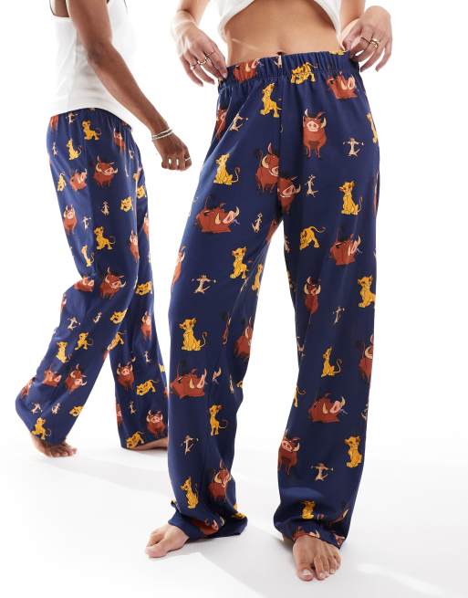 ASOS DESIGN - Disney - Pantalon confortable à imprimé Le Roi lion - Bleu marine, 2 de 4