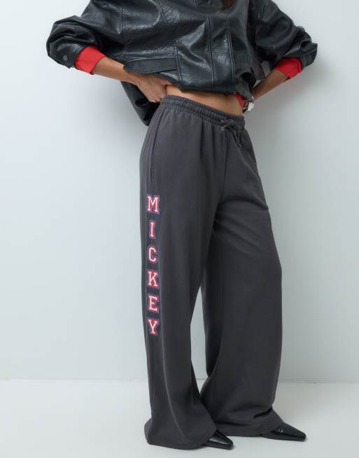 ASOS DESIGN Disney pantalon de jogging large avec broderie Mickey noir, 2 de 5