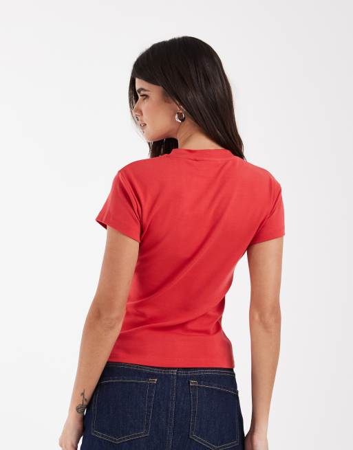 ASOS DESIGN Disney Pixar baby tee con stampa Woody in rosso, 3 di 4