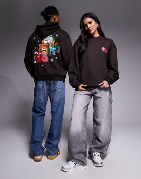 ASOS DESIGN – Disney Pixar – Brązowa świąteczna luźna bluza z kapturem z nadrukiem z motywem „Aut” - view 1