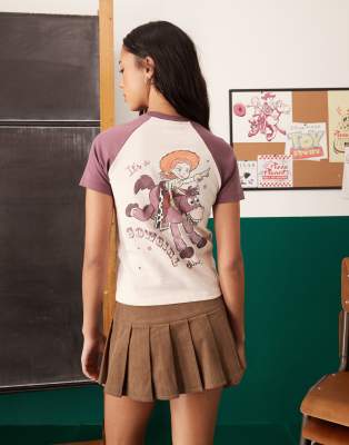 ASOS DESIGN - Disney Pixar - Cropped T-Shirt in Babyrosa mit gesticktem „Toy Story-Jessie"-Print