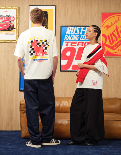 ASOS DESIGN – Disney Pixar – Gräddvit t-shirt i oversize med raglanärmar och 'Toy Story'-tryck - view 1