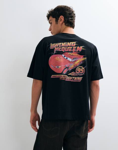 ASOS DESIGN Disney Pixar luźny T-shirt z nadrukiem Cars Lightning McQueen w kolorze czarnym - view 1