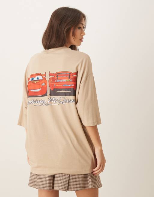 ASOS DESIGN - Disney Pixar - T-shirt oversize unisex beige con stampe "Lightning McQueen", 3 di 4