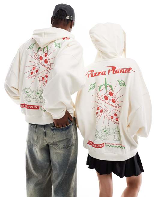 ASOS DESIGN – Disney Pixar – Unisex-Kapuzenpullover in Wollweiß mit Super-Oversize-Schnitt und „Toy Story“-Alien-Prints, 4 von 4