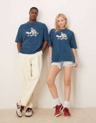 ASOS DESIGN - Disney Pixar - Unisex-T-Shirt in verwaschenem Blau mit „Toy Story Buzz Lightyear"-Print und Oversize-Passf...