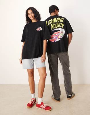 ASOS DESIGN - Disney Pixar - Unisex-T-Shirt in verwaschenem Schwarz mit Oversize-Schnitt und „Lightning McQueen Cars"-Pr...