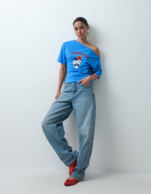 ASOS DESIGN Disney t-shirt épaules dénudées à taille cintrée avec imprimé Minnie bleu, 3 de 4
