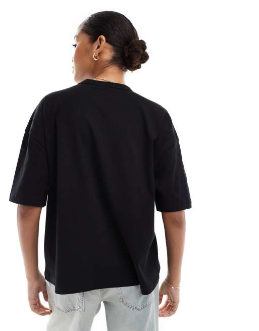 ASOS DESIGN - Disney - T-shirt oversize coupe carrée avec imprimé de Noël Pluto sur le devant - Noir, 4 de 4