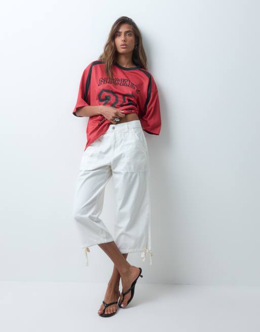 ASOS DESIGN Disney t-shirt oversize in mesh airtex con stampa varsity di Mickey Mouse rossa, 3 di 5