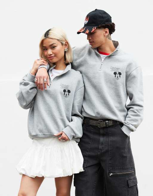 ASOS DESIGN – Disney – Unisex – Oversize-Sweatshirt in meliertem Grau mit kurzem Reißverschluss und „Mickey Mouse“-Print, 4 von 4
