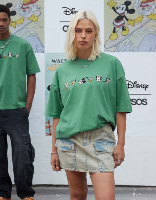 ASOS DESIGN - Disney - Unisex - Oversize-T-Shirt in verwaschenem Grün mit „Mickey & Friends"-Prints