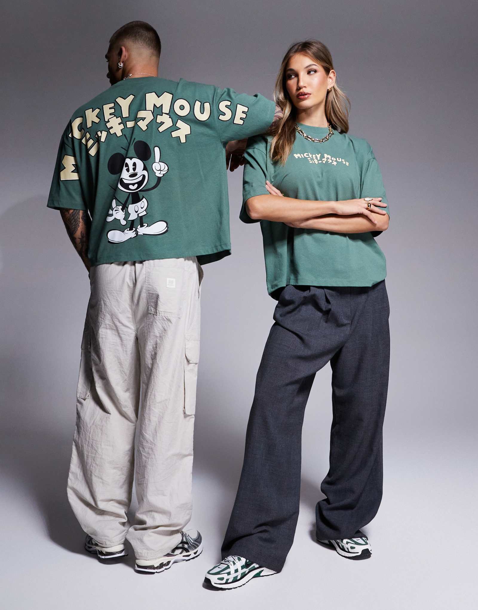 Футболка свободного кроя унисекс оверсайз от ASOS DESIGN Disney с принтом Микки Мауса в виде слоек зеленого цвета